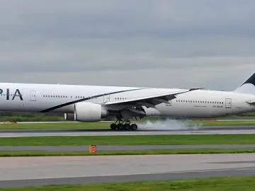 PIA Boeing 777-300