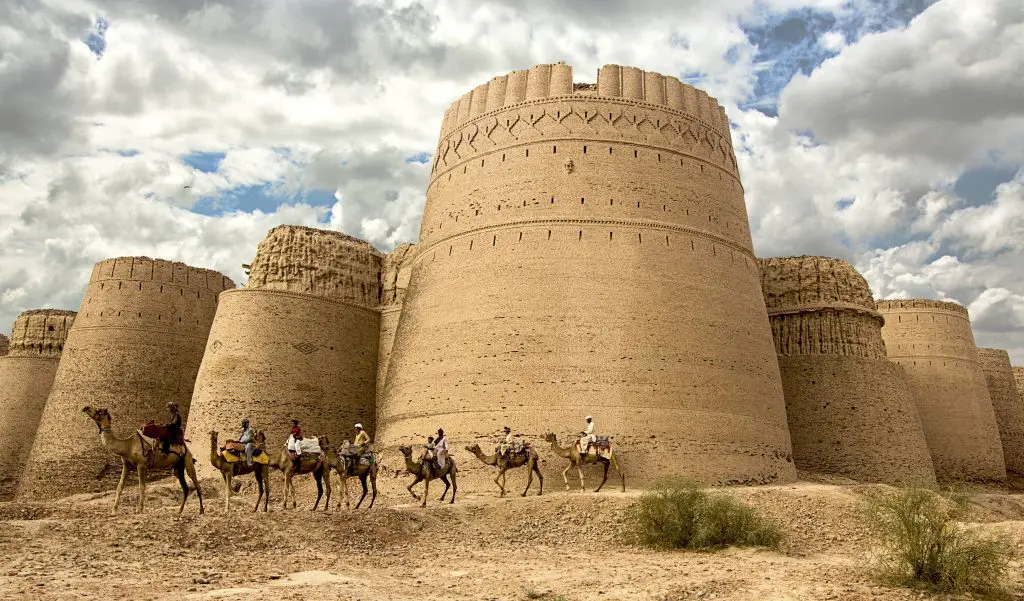 Derawar Fort in Bahawalpur — Photo by Tahsin Shah