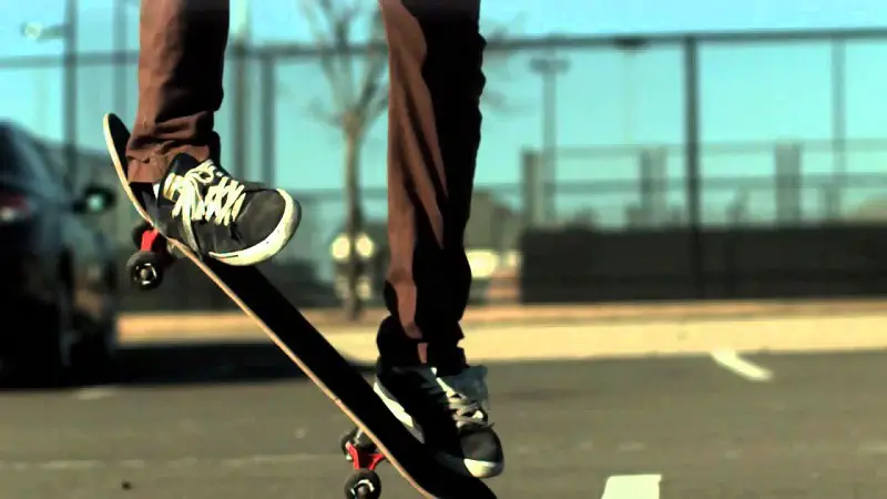 Record, analyze and share your tricks with RideBlock skateboard picture
